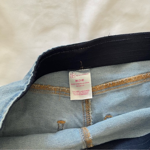 No Boundaries Medium Wash Flare Leg High Rise Jeans - Picture 2 of 4